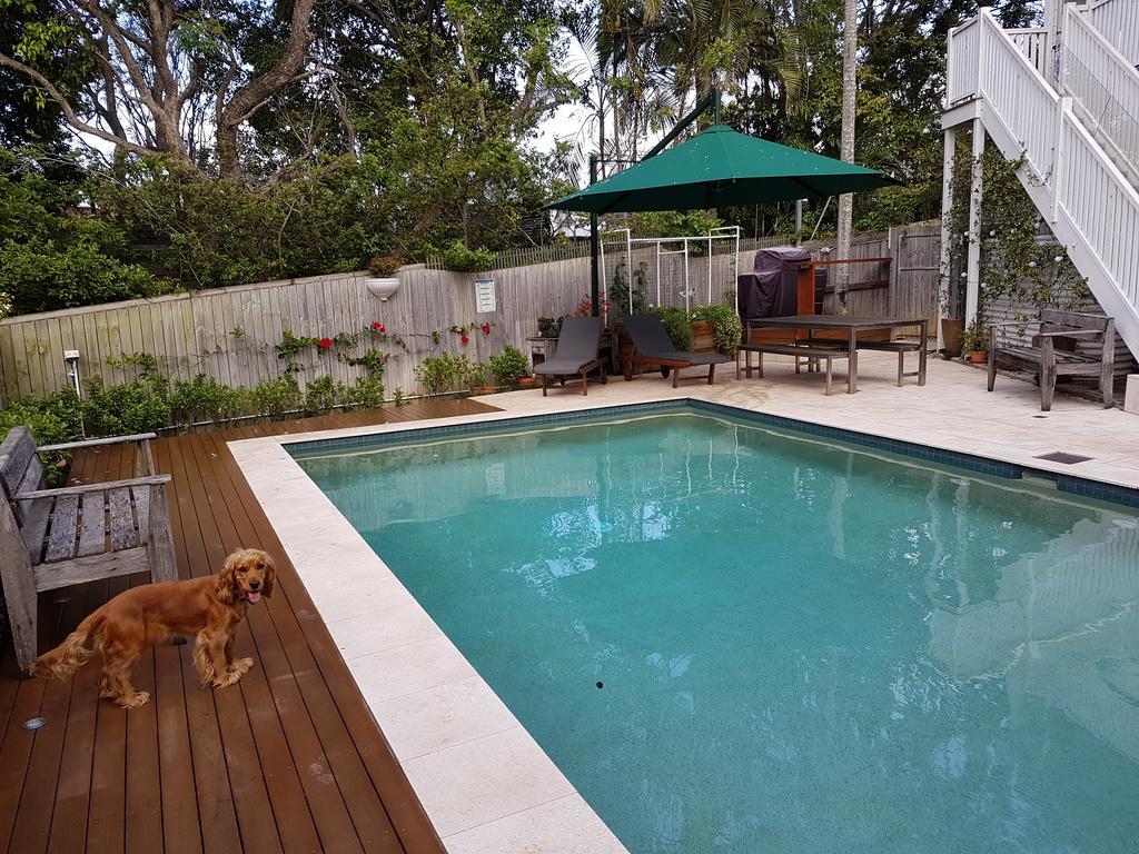Modern 3 Bedroom Apartment In Traditional Queenslander , Patio, Leafy Yard, Pool Brisbane Exterior photo